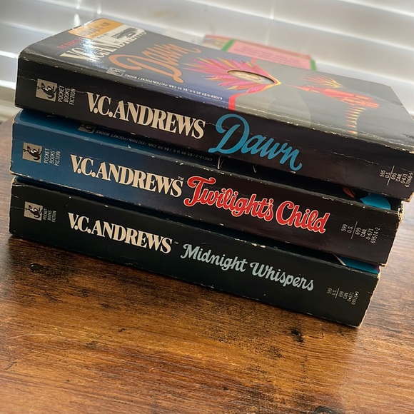*Pack of 3* “Dawn” books by V.C. Andrews - Picture 1 of 4